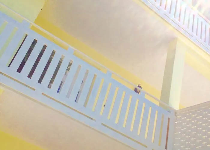 Amberyellowbnb 3* Shkodër