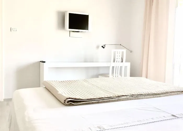 Amberyellowbnb Couette-café 3*